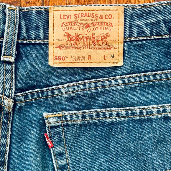 Levi's 550 Men's 30/32 Relaxed Fit Medium Blue Jeans - Picture 2 of 7